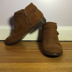 Cat and Jack shoes size 5